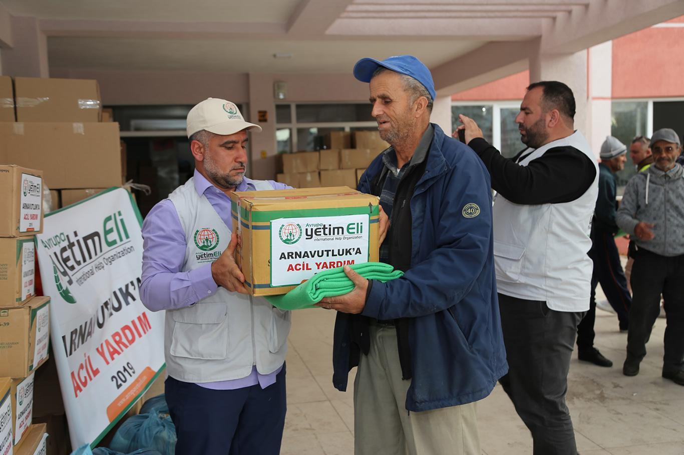 کمک وقف دست ایتام اروپا به زلزله زدگان آلبانی